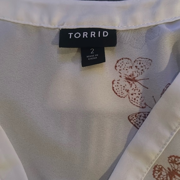 Georgette Hi-Low Short Sleeve Blouse - Picture 9 of 9